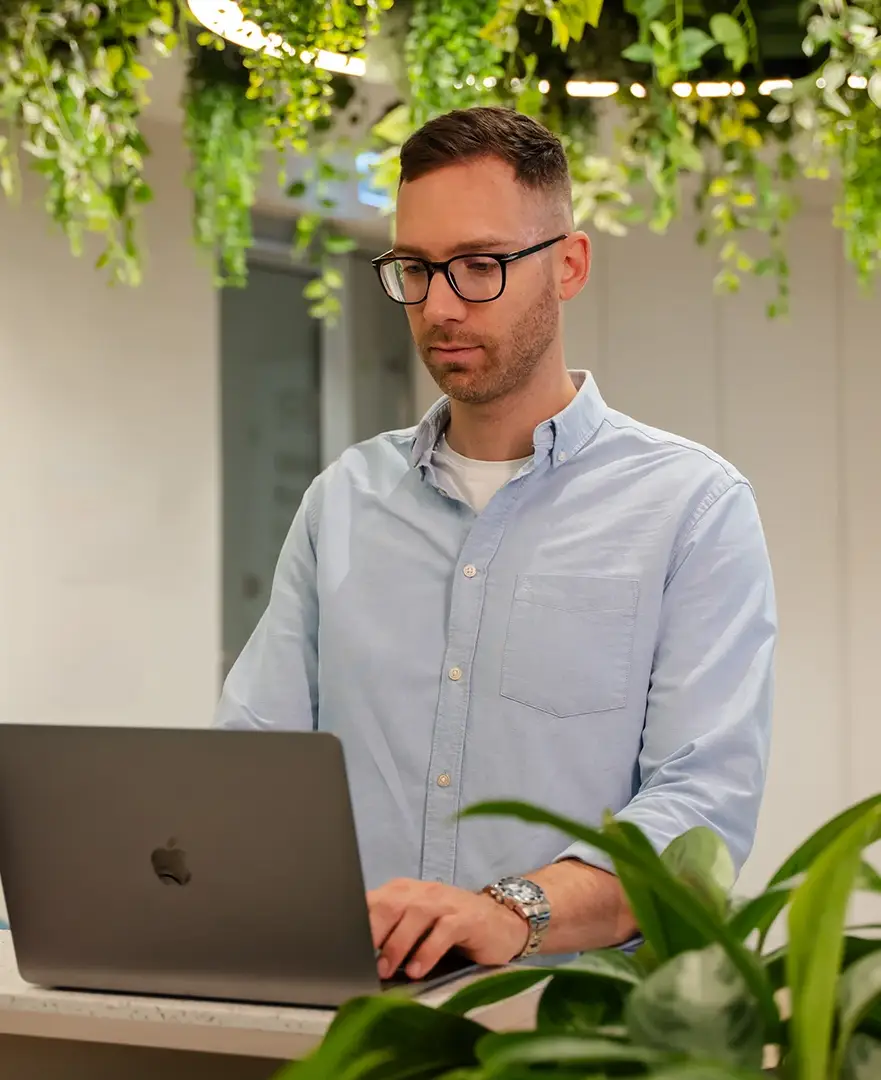 Services_Hero_B_mobil